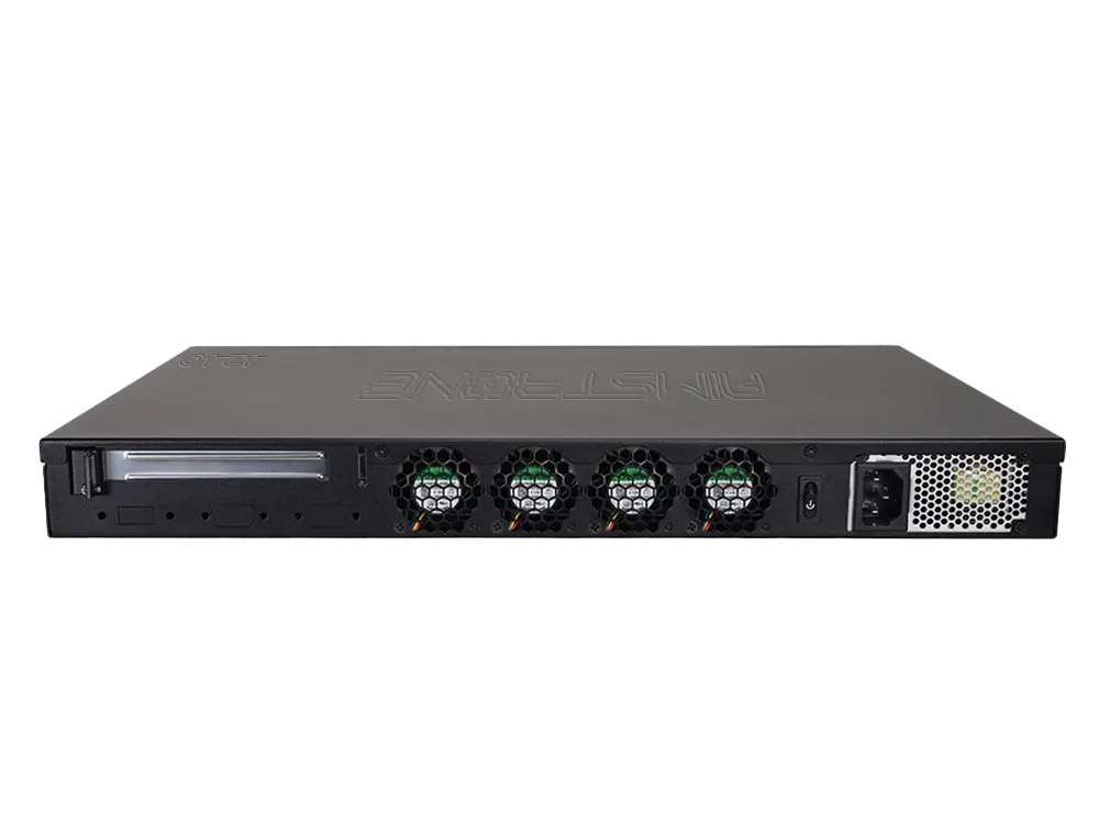 AIMSTRONG-4240 Rückseite mit acht 2,5-GbE-Ports und NIC-Modul-Slot