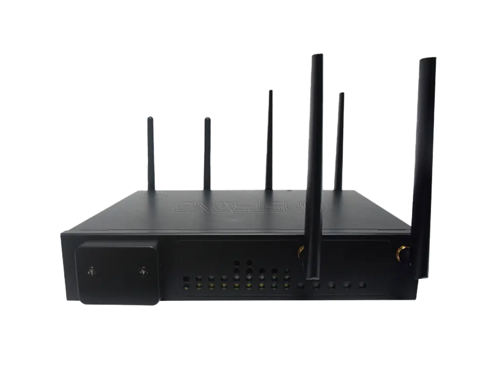 AIMSTRONG-1516 Rückseite mit sechs GbE-Ports und zwei 10G-SFP+-Uplinks